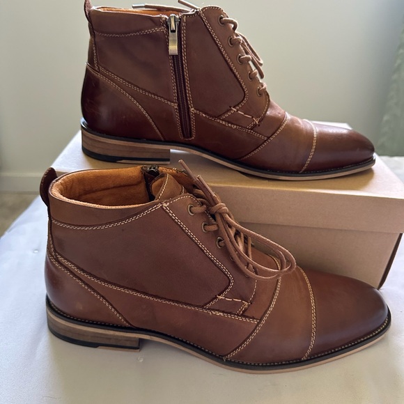 Size 11 men’s Steve Madden side zip leather boots - Picture 2 of 4